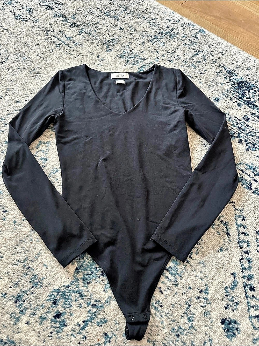 Contour Long Sleeve Bodysuit in Black Size Medium Like New